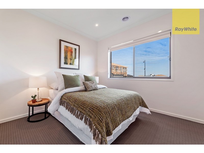 9 Angove Street, Craigieburn VIC 3064