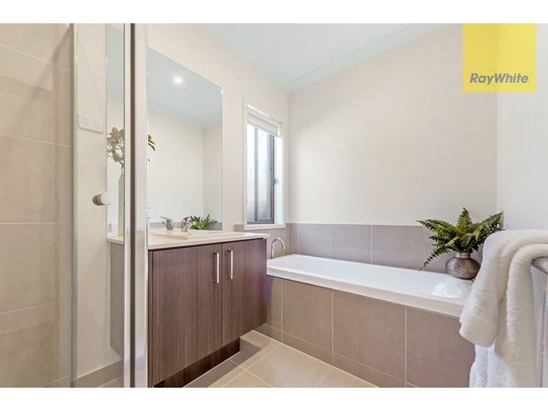 9 Angove Street, Craigieburn VIC 3064