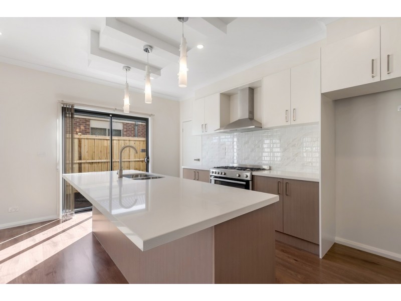 2 Gossamer Way, Mickleham VIC 3064