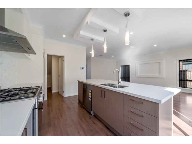 2 Gossamer Way, Mickleham VIC 3064