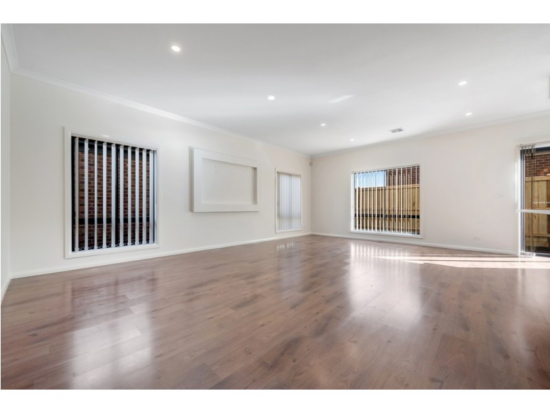 2 Gossamer Way, Mickleham VIC 3064