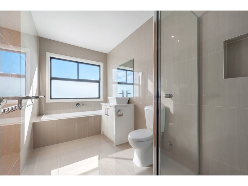 2 Gossamer Way, Mickleham VIC 3064