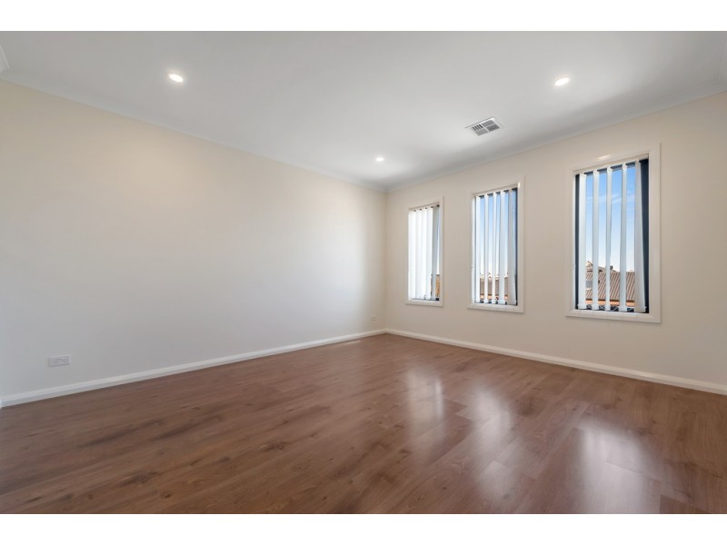 2 Gossamer Way, Mickleham VIC 3064