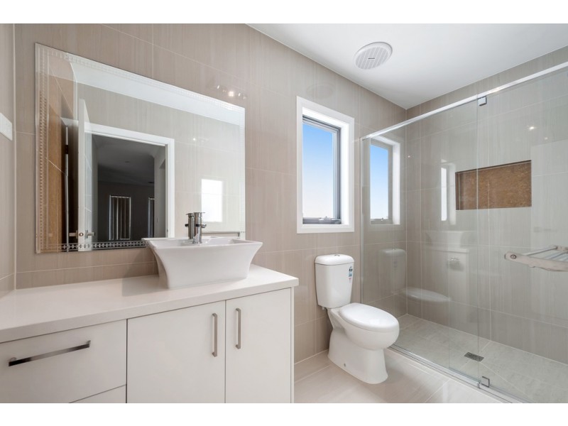 2 Gossamer Way, Mickleham VIC 3064