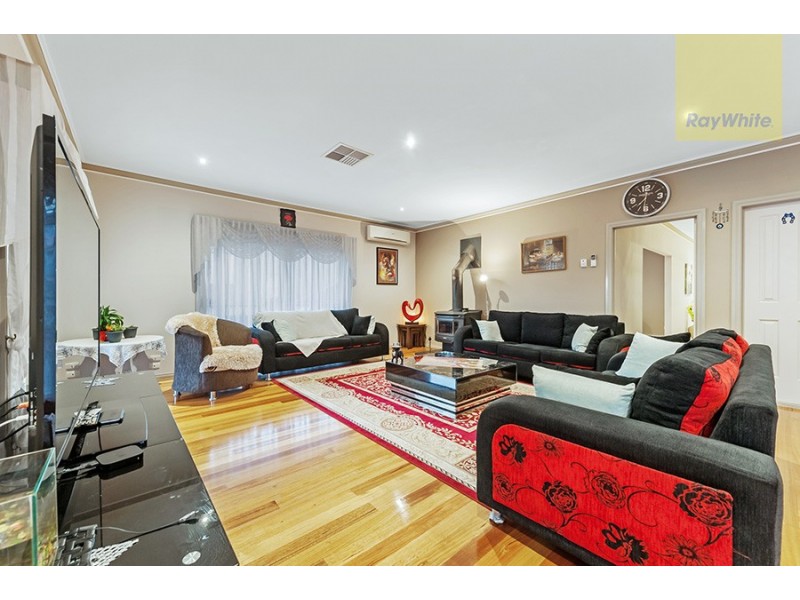 11 Thomas Street, Roxburgh Park VIC 3064