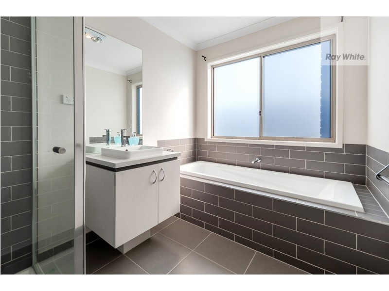 1 Selkirk Way, Mickleham VIC 3064