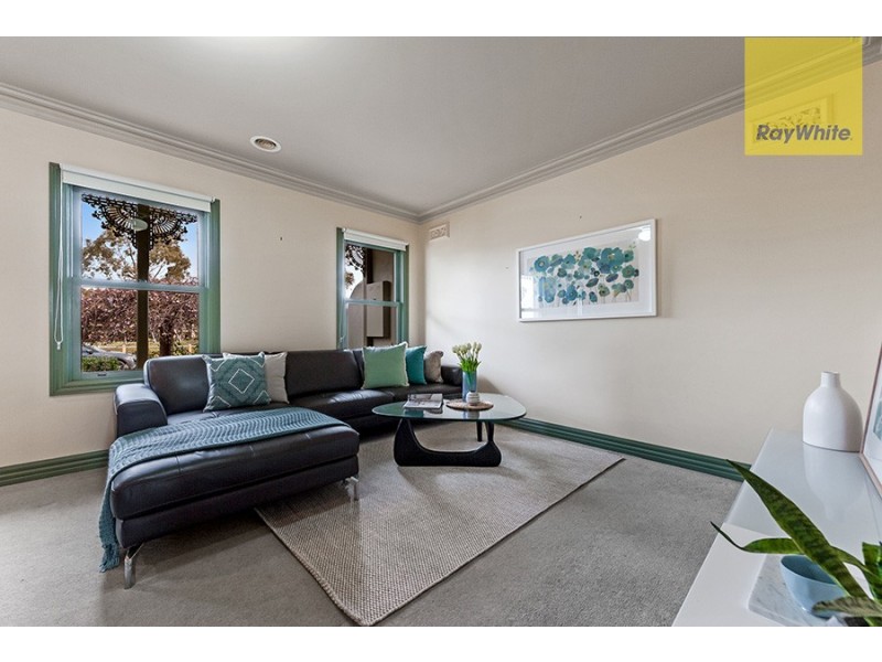 35 Rossiter Avenue, Roxburgh Park VIC 3064