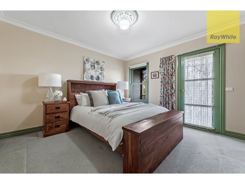 35 Rossiter Avenue, Roxburgh Park VIC 3064