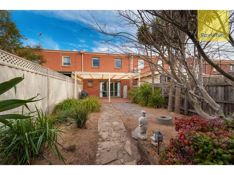 35 Rossiter Avenue, Roxburgh Park VIC 3064