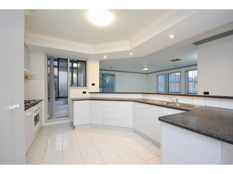 4 Almands Avenue, Roxburgh Park VIC 3064
