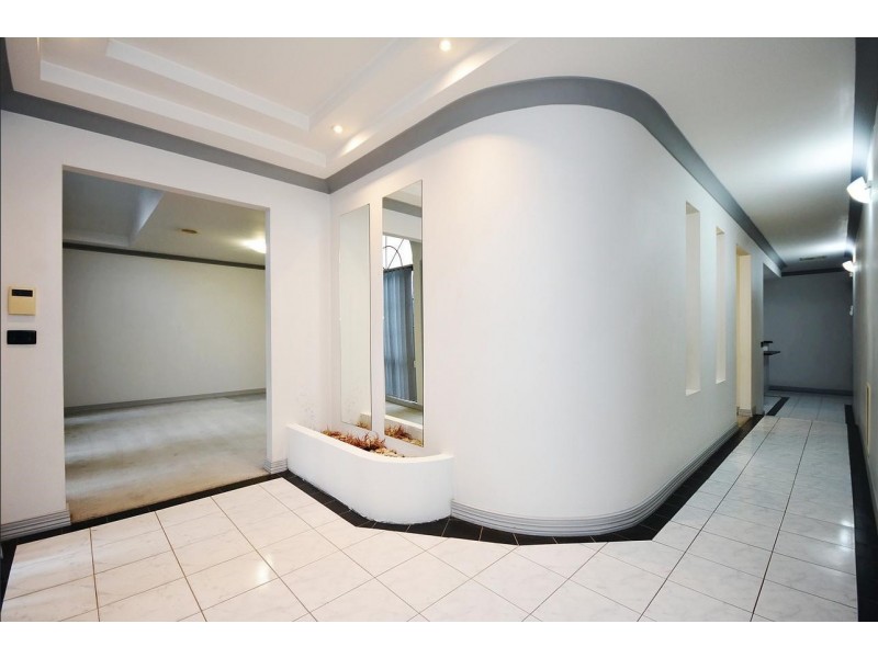 4 Almands Avenue, Roxburgh Park VIC 3064