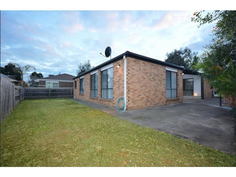 4 Almands Avenue, Roxburgh Park VIC 3064