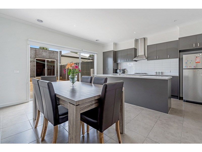 3/33 Kirkstead Grove, Craigieburn VIC 3064