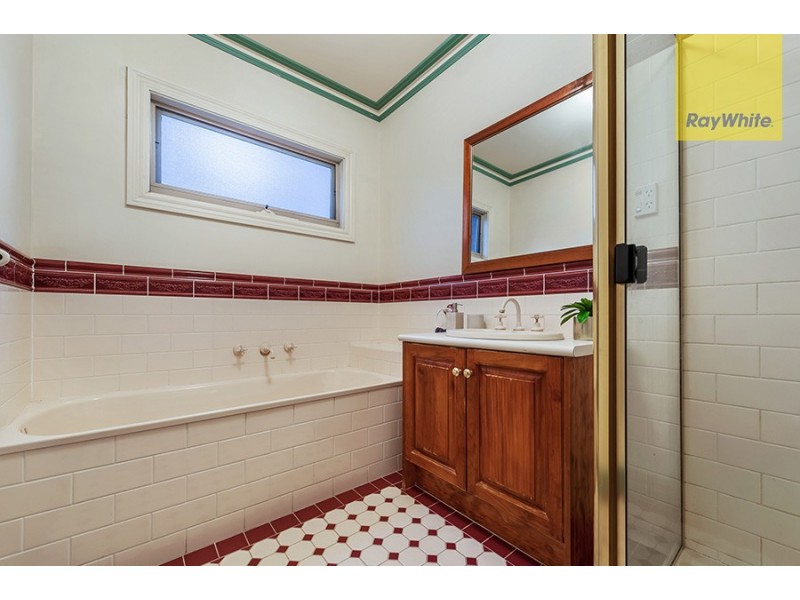 2 Simmonds Place, Roxburgh Park VIC 3064