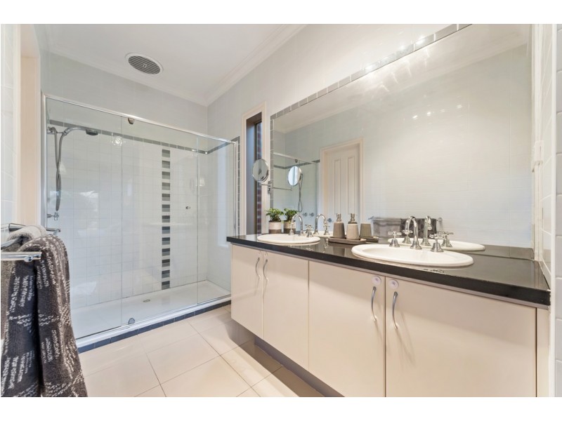 3 St Cloud Green, Craigieburn VIC 3064