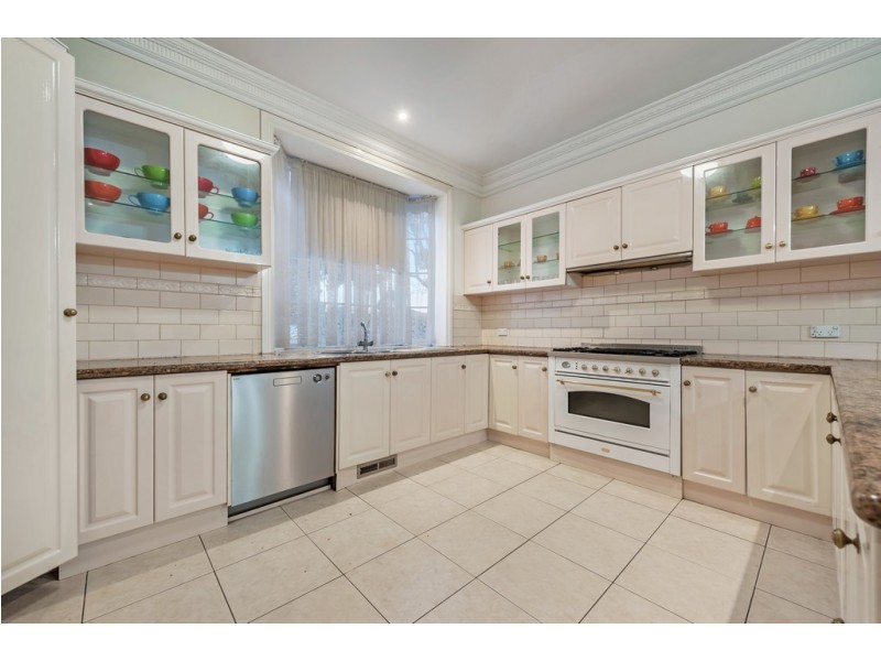 16 Pickersgill Crescent, Roxburgh Park VIC 3064