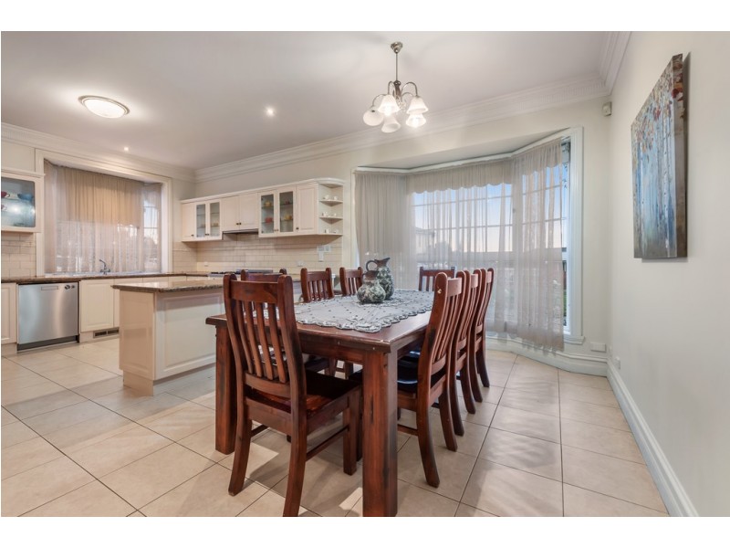 16 Pickersgill Crescent, Roxburgh Park VIC 3064