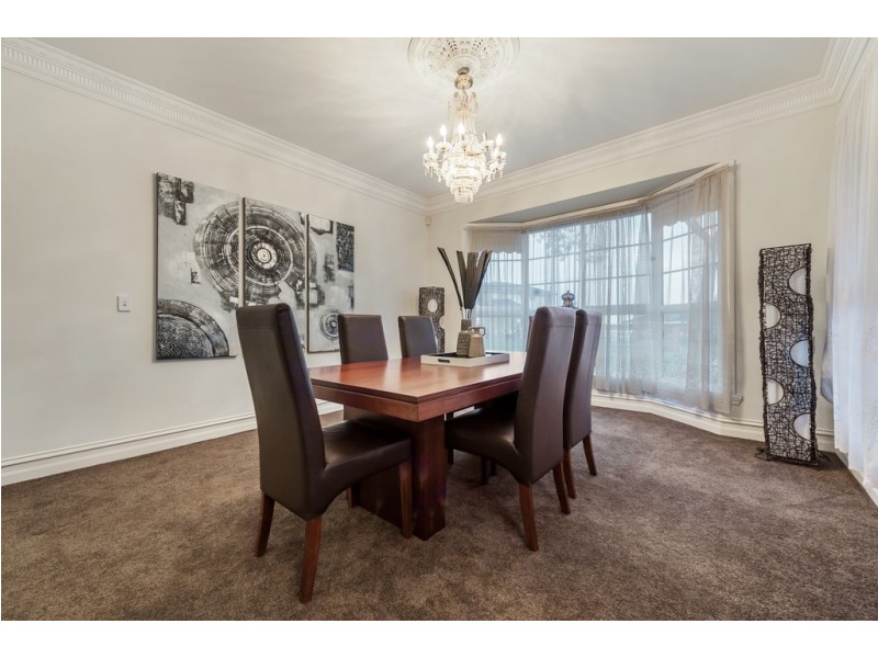 16 Pickersgill Crescent, Roxburgh Park VIC 3064