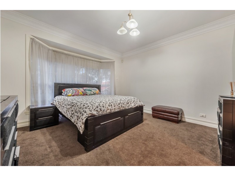 16 Pickersgill Crescent, Roxburgh Park VIC 3064