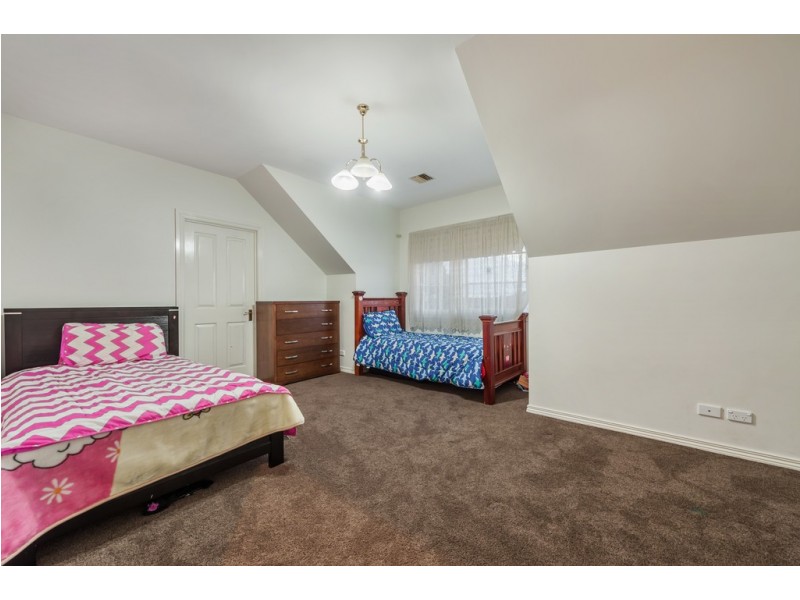 16 Pickersgill Crescent, Roxburgh Park VIC 3064