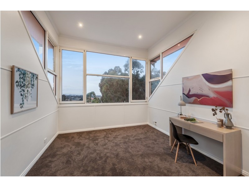 16 Pickersgill Crescent, Roxburgh Park VIC 3064