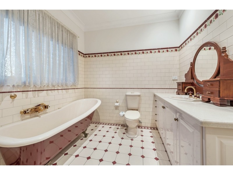 16 Pickersgill Crescent, Roxburgh Park VIC 3064