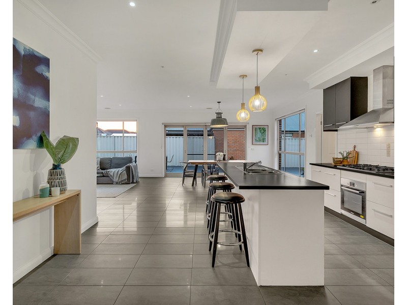 5 Sage Hills Place, Craigieburn VIC 3064