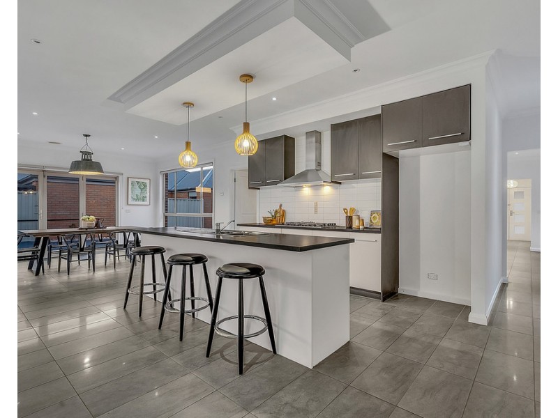 5 Sage Hills Place, Craigieburn VIC 3064