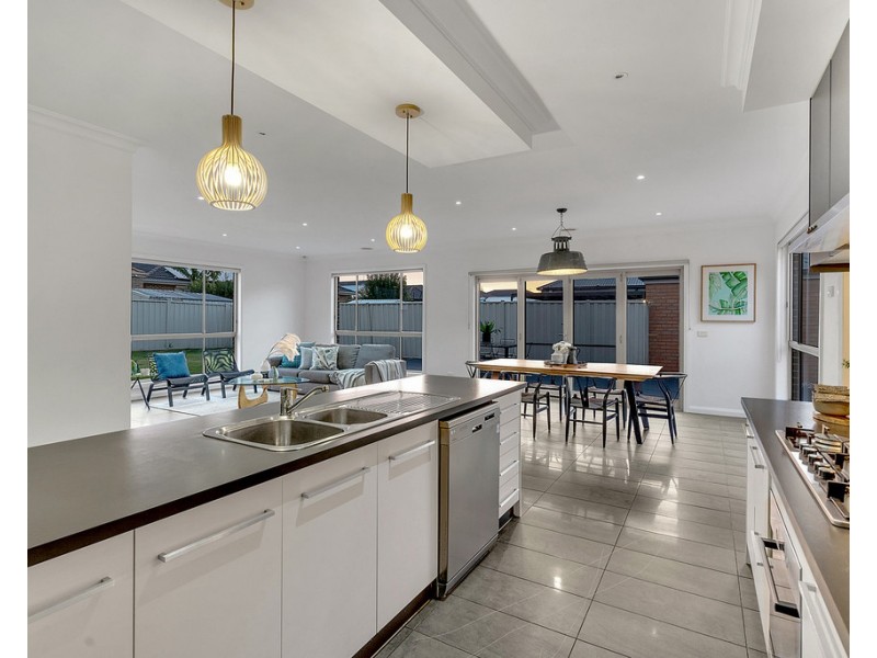 5 Sage Hills Place, Craigieburn VIC 3064