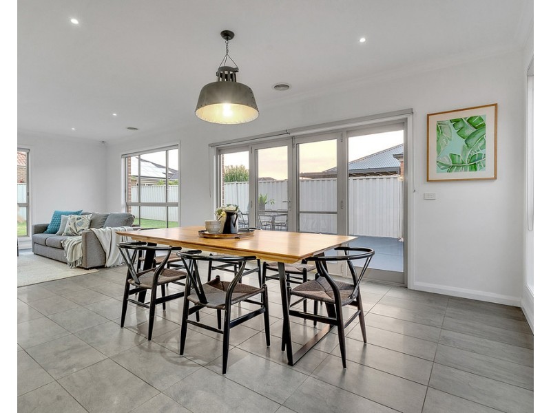5 Sage Hills Place, Craigieburn VIC 3064