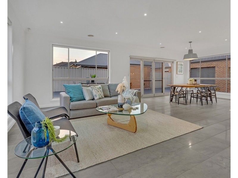 5 Sage Hills Place, Craigieburn VIC 3064
