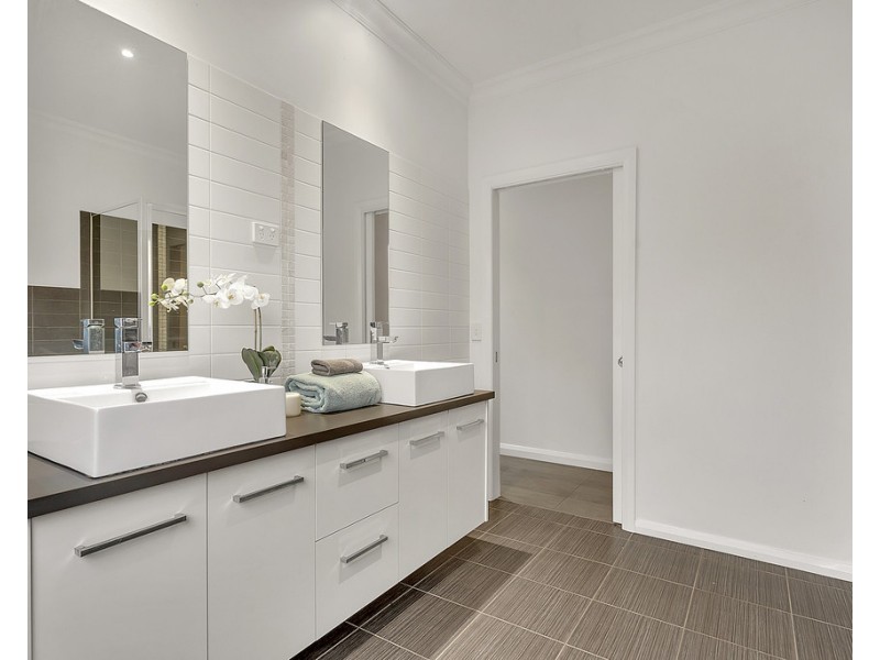 5 Sage Hills Place, Craigieburn VIC 3064