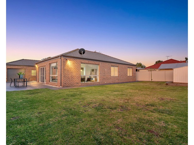 5 Sage Hills Place, Craigieburn VIC 3064