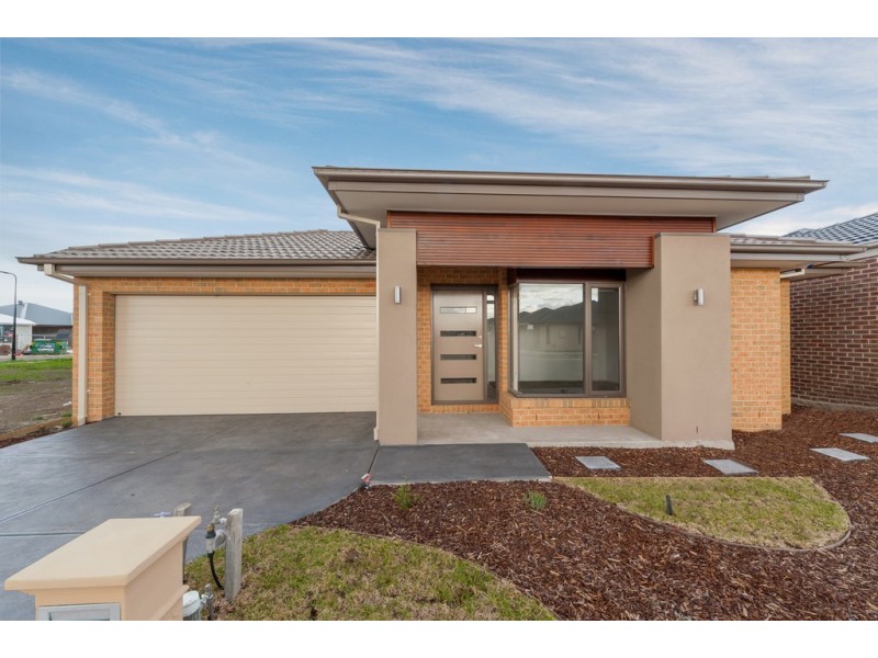 82 Sustainable Drive, Craigieburn VIC 3064