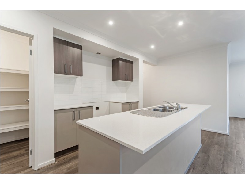 82 Sustainable Drive, Craigieburn VIC 3064