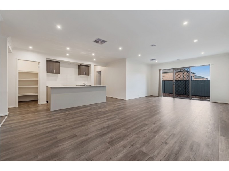 82 Sustainable Drive, Craigieburn VIC 3064