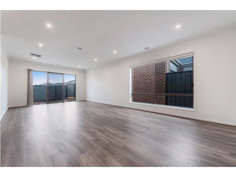 82 Sustainable Drive, Craigieburn VIC 3064