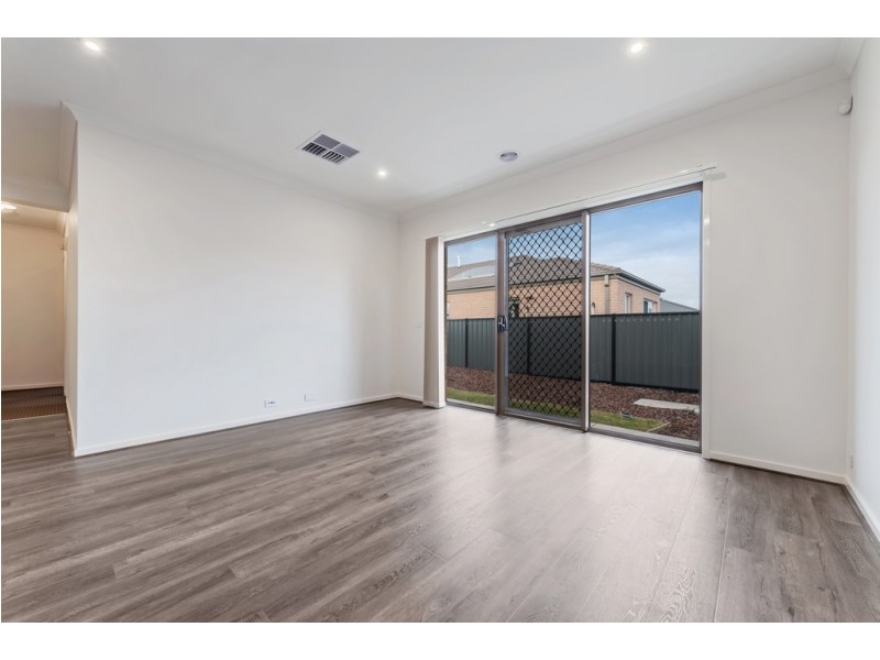 82 Sustainable Drive, Craigieburn VIC 3064
