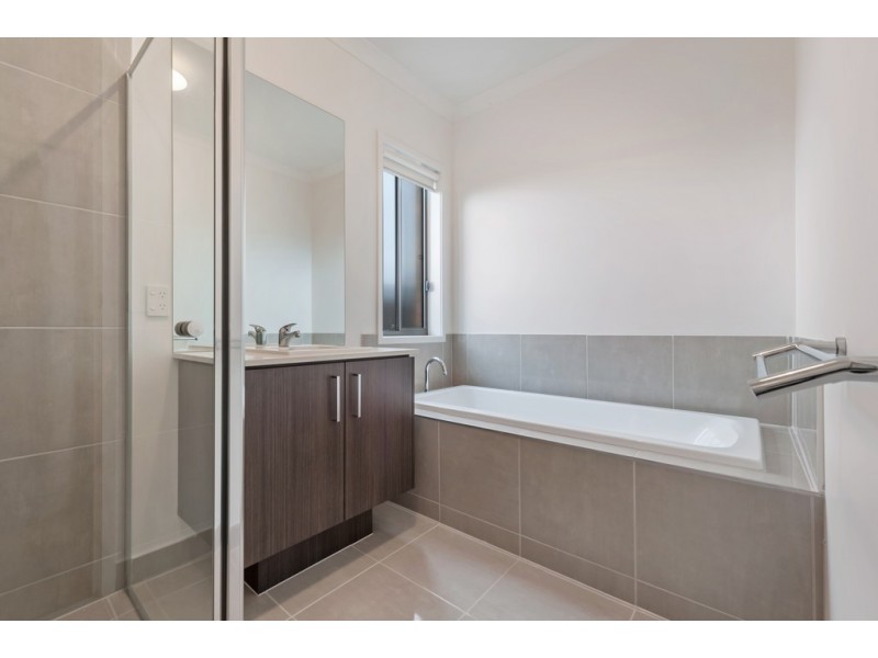 82 Sustainable Drive, Craigieburn VIC 3064