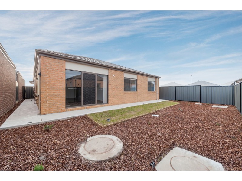 82 Sustainable Drive, Craigieburn VIC 3064