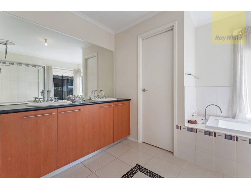 17 Eagleview Way, Craigieburn VIC 3064