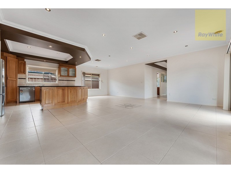 67 Lockwood Drive, Roxburgh Park VIC 3064