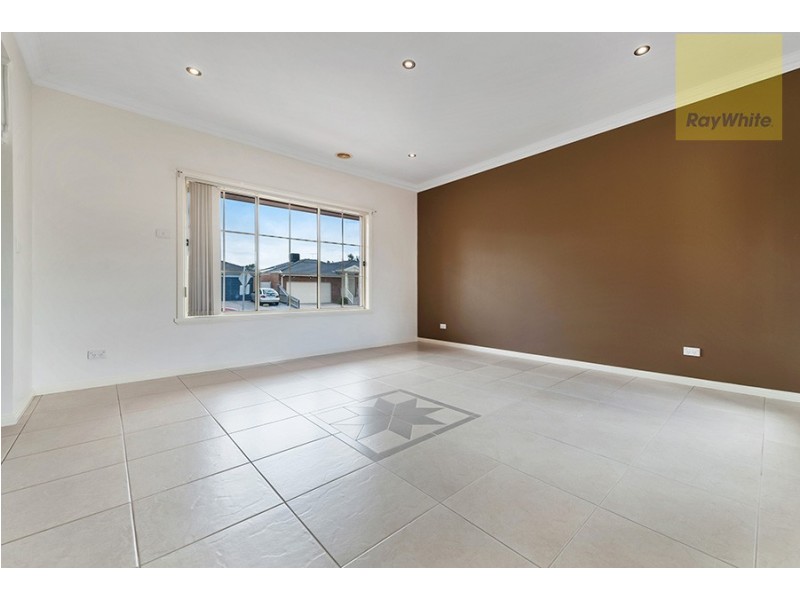 67 Lockwood Drive, Roxburgh Park VIC 3064