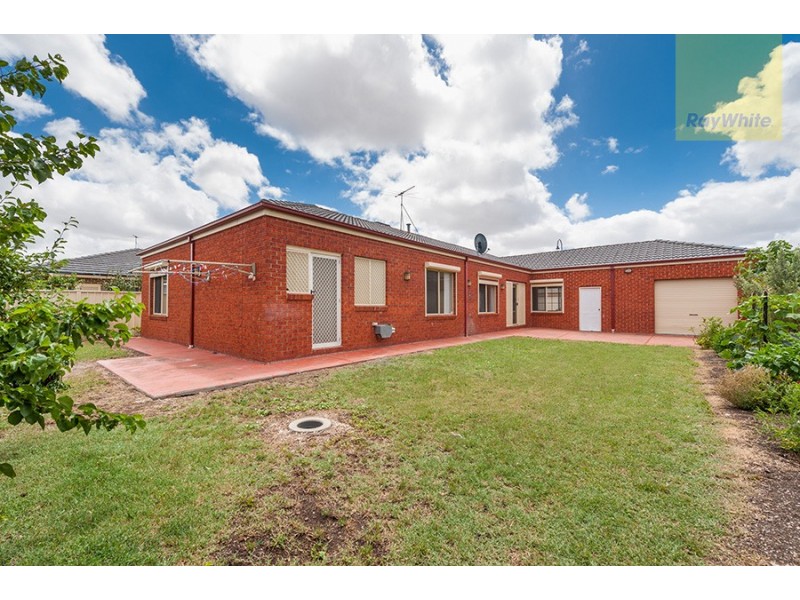 67 Lockwood Drive, Roxburgh Park VIC 3064