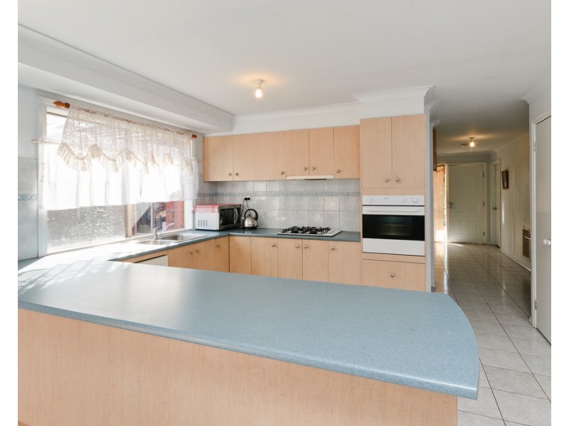 33 Limpopa Square, Roxburgh Park VIC 3064