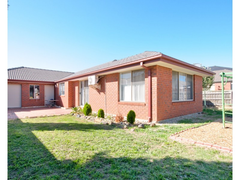 33 Limpopa Square, Roxburgh Park VIC 3064
