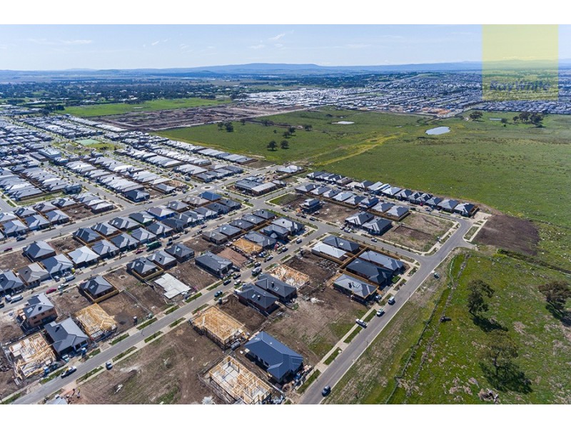 40 Dahlia Crescent, Mickleham VIC 3064