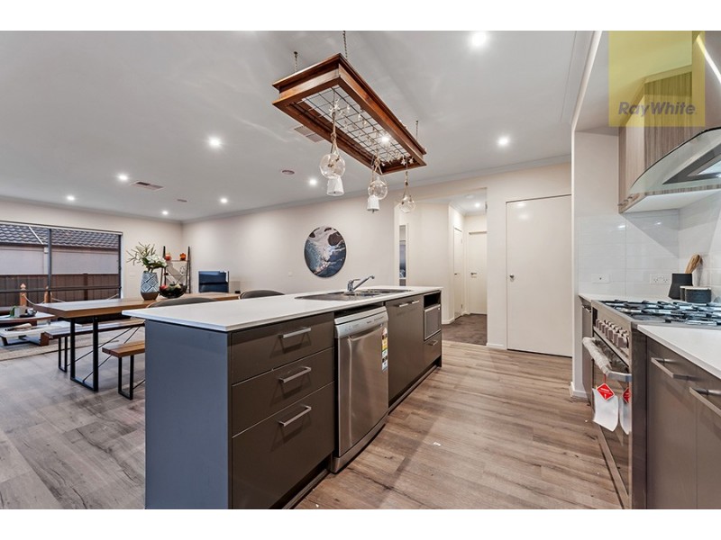 7 Kangaroo Road, Craigieburn VIC 3064