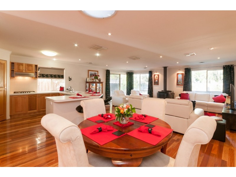 30 Simmonds Place, Roxburgh Park VIC 3064