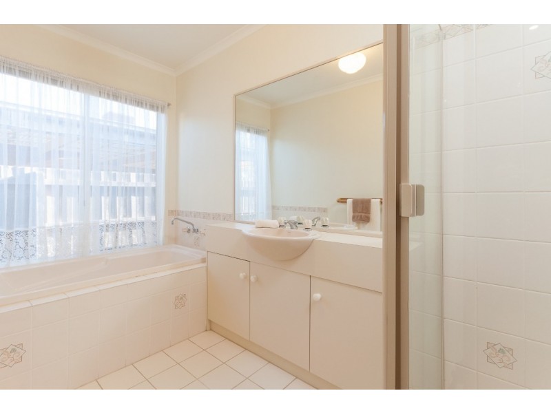 30 Simmonds Place, Roxburgh Park VIC 3064